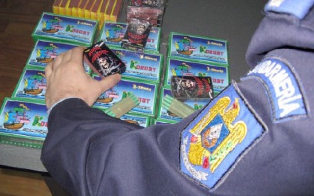 Sute de kilograme de obiecte pirotehnice, confiscate de poliţişti